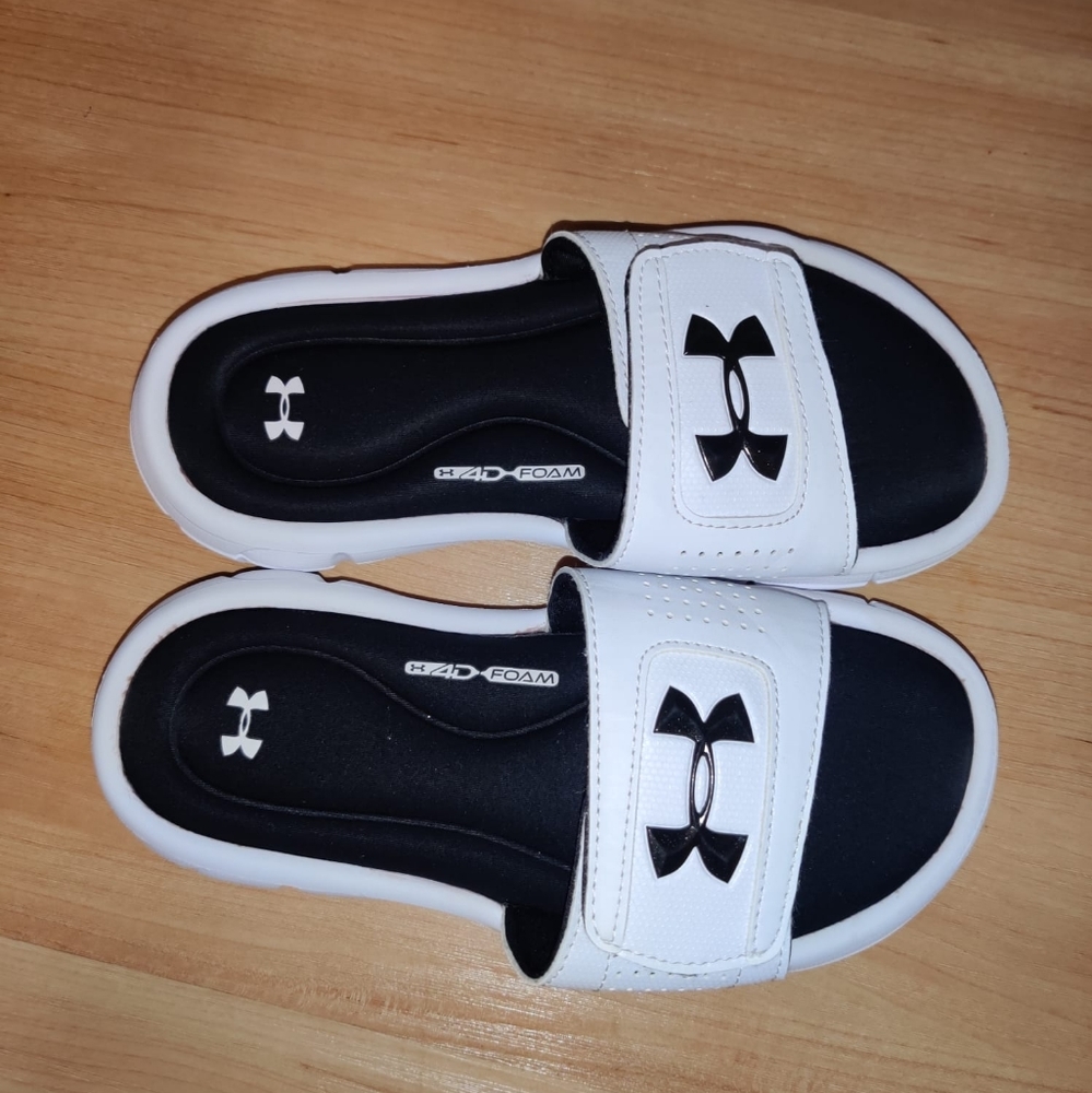 UA Kid's Slippers Size 2Y